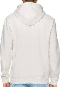 Witte katoenen hoodie met een centrale achternaad, een ge textured oppervlak en een trekkoordkap. Voorzien van lange mouwen en geribde cuffs.