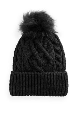 Musthave musta kootud müts ribatud äärega ja suure vale karvase pom-pomiga peal. Omab tekstureeritud kabrinside kudumist.