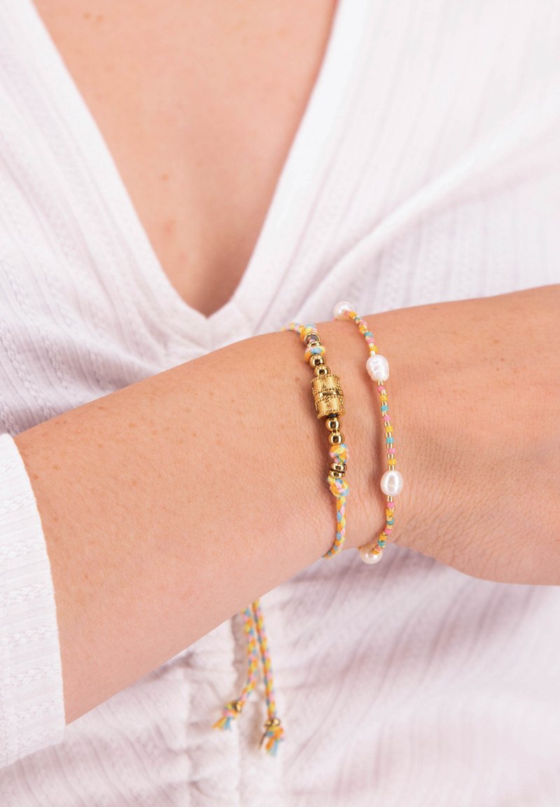 Koop Dames Armband Neima in 0.56 Karaat Rond geslepen 14K Rood Goud Diamant