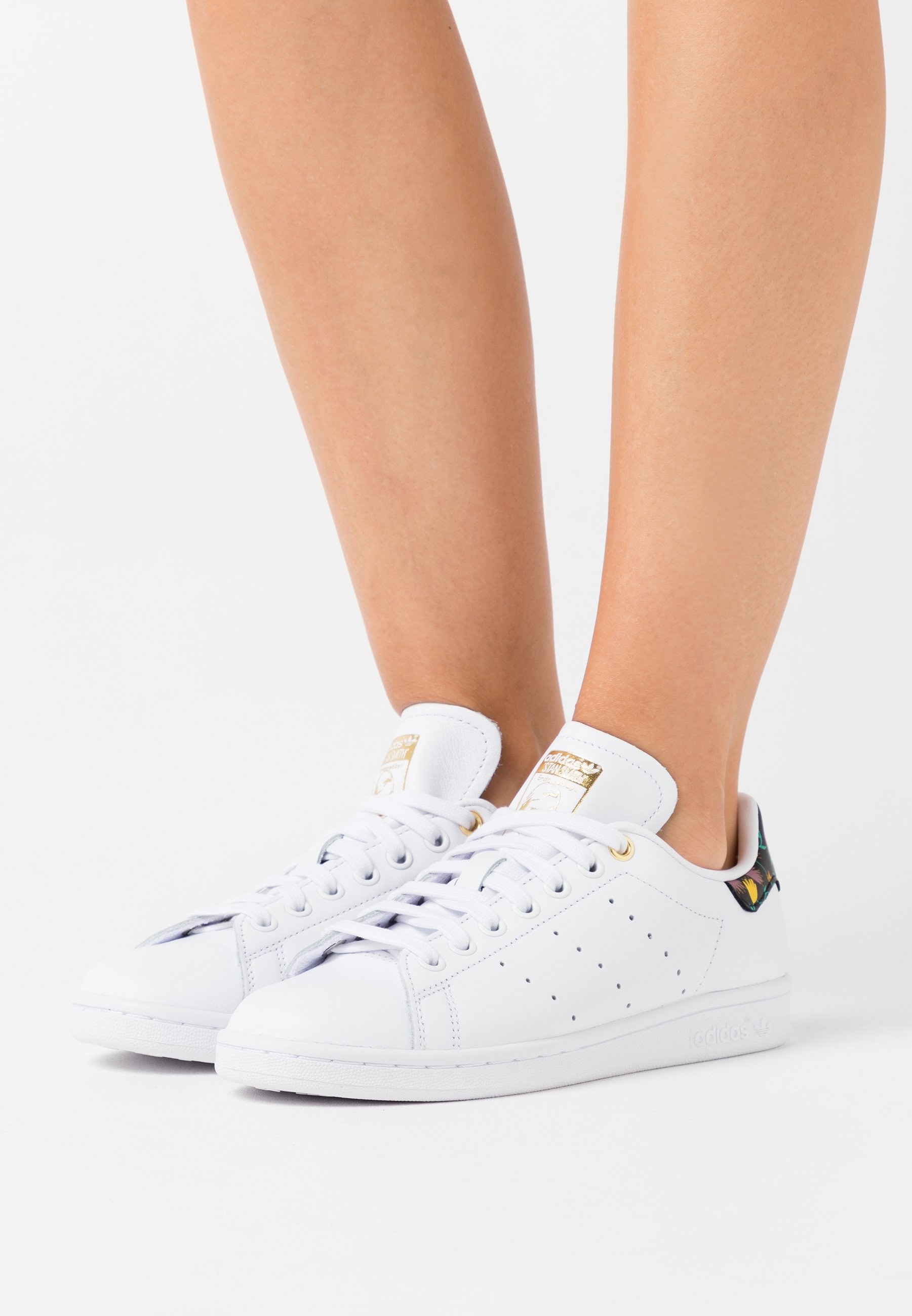 adidas stan smith white metallic