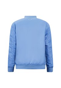 Hellblau bomberjacke aus glattem material, mit einem gerippten kragen, elastischen bündchen und einer leicht taillierten silhouette.