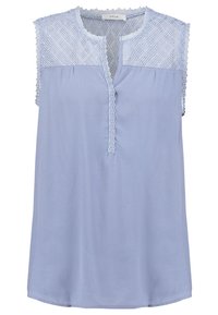 Top smanicato di colore azzurro chiaro con spalle in pizzo testurizzato, patta di bottoni e delicata rifinitura lungo il colletto. Tessuto morbido.