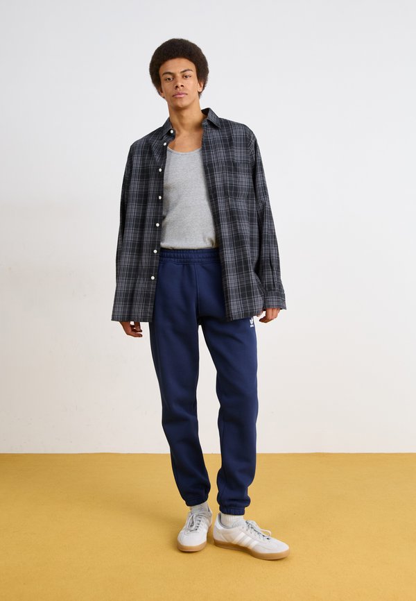 TREFOIL ESSENTIALS - Tracksuit bottoms - night indigo4