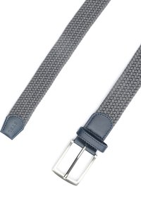Gewebter grauer Textilgürtel mit Fischgrätenmuster, dunkelblauen Lederakzenten und einer silbernen Metallschließe.