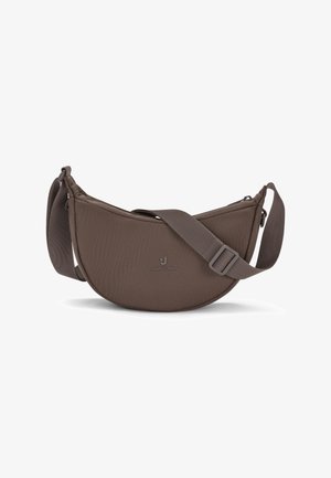 Brun halvmåneformet crossbody-taske med justerbar rem, lynlåslukning og Johnny Urban-logo på forsiden, vist på hvid baggrund.