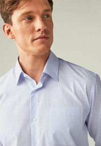 Next REGULAR FIT - Košeľa - white blue