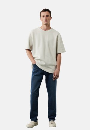 - T-shirt basic