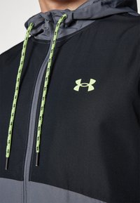 Under Armour LEGACY  - Neperpučiamoji striukė - castlerock/morph green