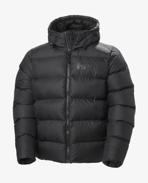 Chaqueta de plumas negra con capucha, que presenta un diseño acolchado, cierre de cremallera y cordón ajustable. Textura suave e aislamiento ligero.