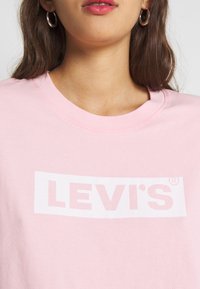 Levi's® Triko s potiskem - light pink