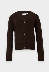 Cardigan castanho com decote em V, quatro botões metálicos e dois bolsos frontais. Mangas e bainha caneladas; feito de um tecido macio.