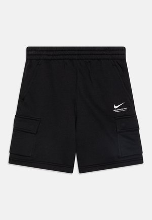 Zwarte elastische Nike sportshorts met zijwaartse cargozakken en Nike-logo op de rechterdij.