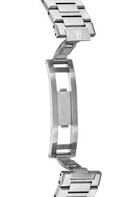 Armbands av rostfritt stål med borstad och polerad yta. Har länkar och en vikbar spänne. Slät textur med metallisk glans.