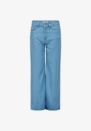 Vaqueros de mezclilla azul claro con corte de pierna ancha, botón frontal con cremallera y estilo de cinco bolsillos, mostrados sobre un fondo blanco liso.