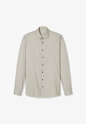 Licht beige lange mouwen herenoverhemd met knoopsluiting aan de voorkant, spreidkraag en manchetten met enkele knoop, plat gelegd op een witte achtergrond.