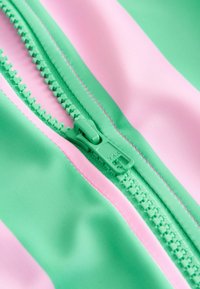 Non sélectionné, pink green stripe