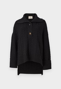 Zwarte gebreide pullover met een gestructureerd patroon, hoge kraag en knoopsluiting. Geribbelde manchetten en zoom, met een driehoekige gouden accent.