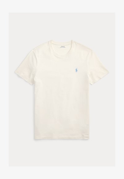 Λευκό βαμβακερό μπλουζάκι με λαιμόκοψη και κοντά μανίκια, με μικρό μπλε κεντημένο λογότυπο στο αριστερό στήθος. Λείος υφής, κανονική εφαρμογή.