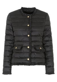 Černá péřová bunda s nařaseným límcem, zlatými kovovými knoflíky, dvěma předními kapsami a texturovaným prošívaným designem. Nařasený lem a manžety.