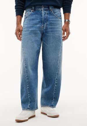 Tommy Jeans, ASHTON BARREL TWISTED SEAM JEANS - Дънки със свободна кройка - denim medium