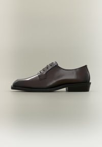 Sélectionné, dark brown