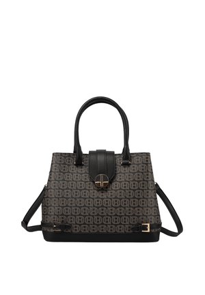 Borsa marrone e nera con motivo, doppi manici, chiusura con patta frontale e tracolla regolabile su sfondo bianco.