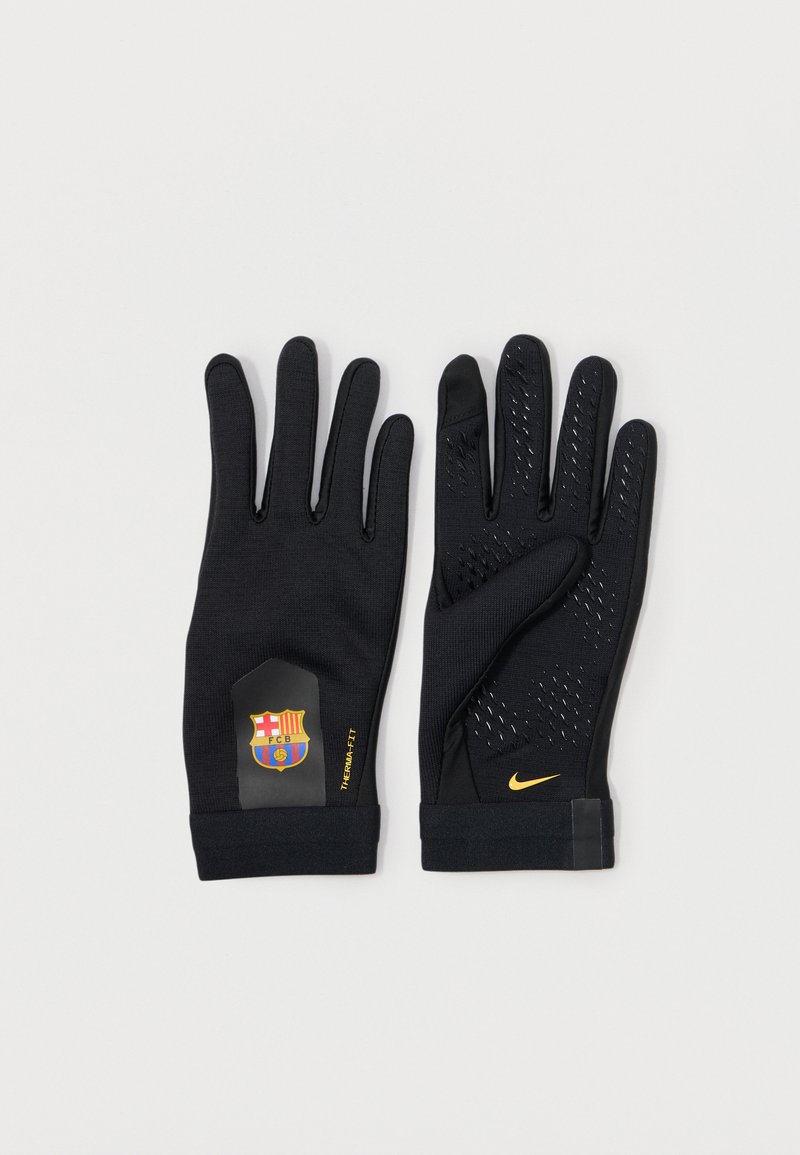 Mustad mustreekindad tekstuuriga peopesadega, millel on Barcelona logo ja "THERMA-FIT" silt. Nike'i logo kollase värviga mansetil.