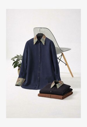 Touché Privé, SHIRT WITH ETHNIC PATTERNED DETAILED - Πουκαμίσα με κουμπιά - navy blue