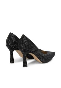 Le scarpe nere con tacco alto presentano un motivo a rete testurizzato, punta appuntita e un tacco stretto. Il materiale è sintetico con una fodera interna liscia.