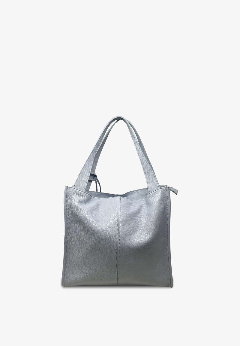 Šedá kožená taška přes rameno s dvojitými horními popruhy, měkkou texturou, obdélníkovým tvarem a minimálním prošíváním. Obsahuje detaily se bočním zipem.