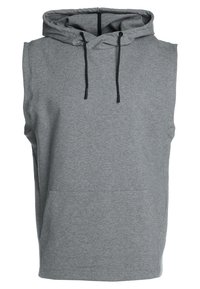 Sudadera sin mangas gris con bolsillo tipo canguro en el frente y cordones negros en la capucha, presentada sobre un fondo blanco.