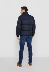 Tommy Hilfiger NEW YORK PUFFER JACKET - Winterjacke - desert sky