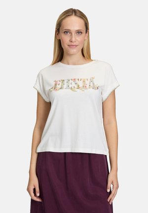 T-shirt en coton blanc avec des manches courtes retroussées et "Fiesta" brodé dans un design floral coloré sur la poitrine.