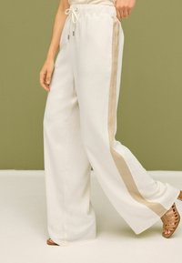 Next SIDE STRIPE PETITE - Trainingsbroek - neutral tan