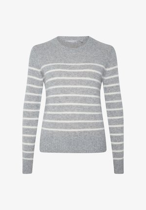 Maglione grigio con strisce orizzontali bianche, realizzato in un materiale morbido, con collo rotondo e maniche lunghe. Design semplice e pulito.