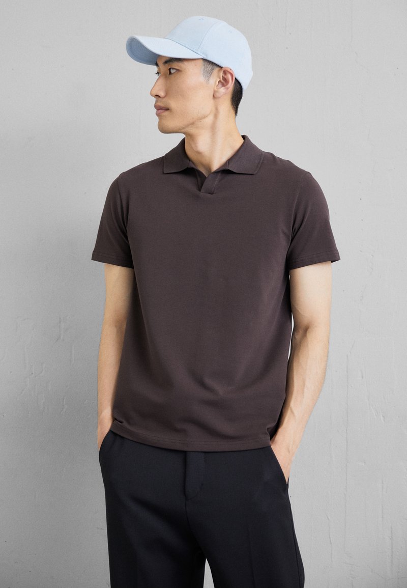 Filippa K Polo marškinėliai - dark choco