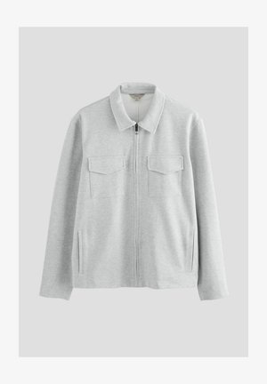 Szara kurtka zapinana na zamek, wykonana z miękkiego materiału, z kołnierzykiem, dwoma kieszeniami na piersiach i bocznymi rozcięciami dla większego komfortu.