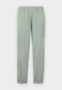 Unselected, green milieu