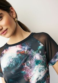 Next SHORT SLEEVE RAGLAN STANDARD - T-shirt - bas - blurred floral
