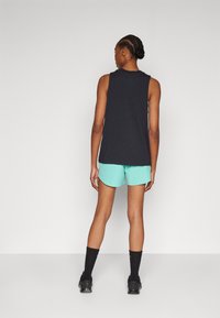 Under Armour VANISH - Spordišortsid - radial turquoise/radial turquoise