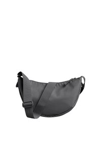 Petit sac bandoulière noir en forme de croissant avec une large bandoulière réglable et une fermeture éclair sur le dessus.