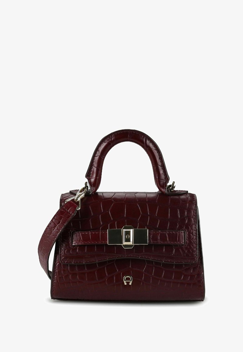 Borsa a mano in pelle bordeaux con texture effetto coccodrillo, forma strutturata, due manici superiori e tracolla removibile. Dettagli in metallo dorato.