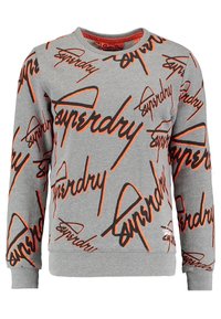 Felpa grigia con collo a giro e loghi "Superdry" arancioni e neri a copertura totale in diverse dimensioni. Polsini e orlo a costine.