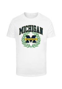 Bílý bavlněný tričko s nápisem "MICHIGAN" v modré barvě, velkým modrožlutým písmenem "M" a zelenými vavřínovými listy jako dekorativními prvky.