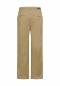 Pantalon beige à jambe droite avec deux poches passepoilées à l’arrière et une petite étiquette de marque noire sur le côté droit au dos de la ceinture.