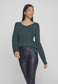 VILA VIRIL L/S V-NECK TOP - Džemperis - ponderosa pine
