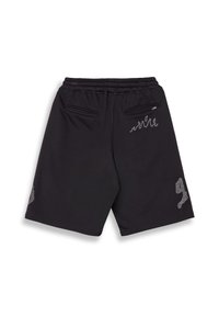 Pantalones cortos negros con cinturilla elástica, dos bolsillos traseros y adornos de strass. Presenta texto de marca y detalles gráficos en los lados.