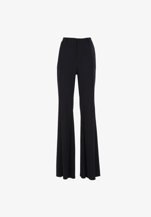 Pantaloni neri a zampa d'elefante realizzati in un tessuto liscio ed elastico. Presentano una vita alta e dettagli a cucitura sul davanti. Nessuna chiusura visibile.