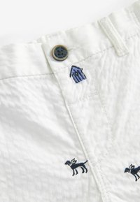 Next Shorts - white