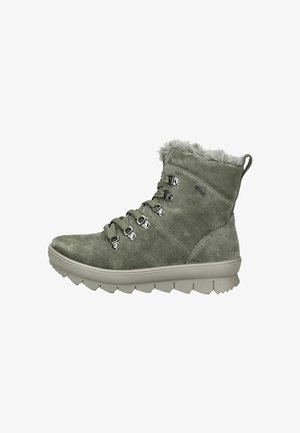 Grüne Wildleder-Ankle-Boots mit Schnürung, falschem Pelzkragen, metallischen Details und dicker Gummisohle mit strukturiertem Profil.